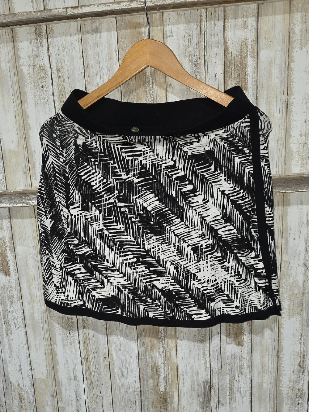 Dakini Black and White Patterned Mini Skort Size Small NWT